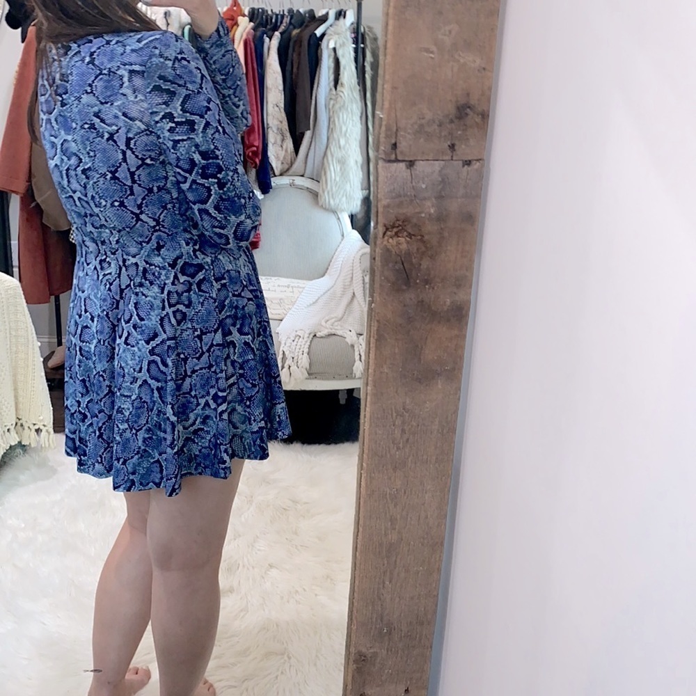 Mumu Mellow small blue snakeskin print dress - Picture 3 of 5